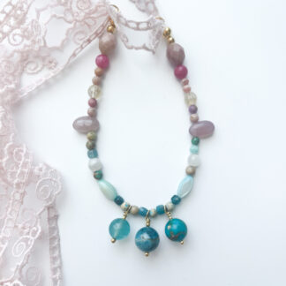 Long stories lace necklace